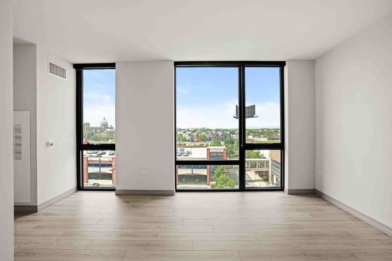Building Photo - 2150 N Elston Ave