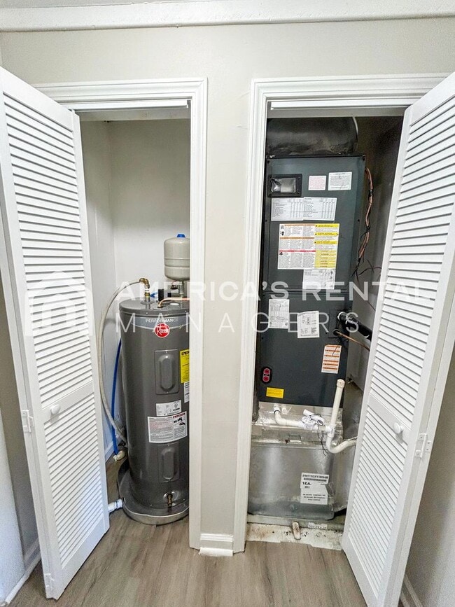 Building Photo - Home for rent in Adamsville!