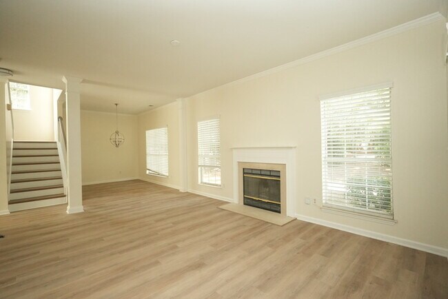 Building Photo - Newly renovated home in South Charlotte!