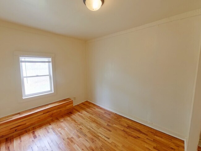 Building Photo - 3632 E 31st St S