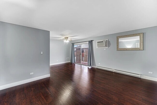 Building Photo - 15830 Terrace Dr