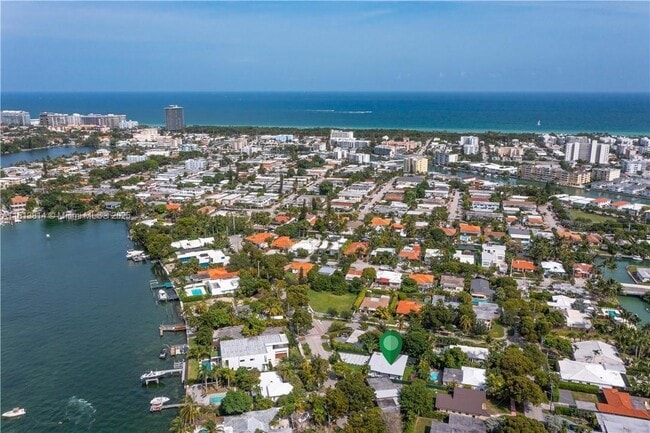 Building Photo - 1320 N Biscayne Point Rd