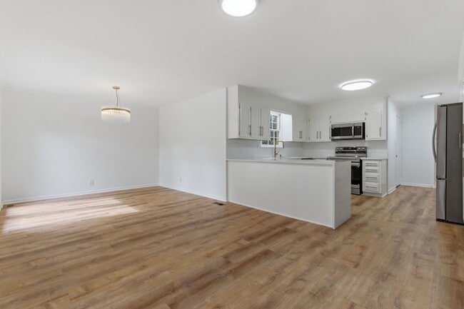 Building Photo - 308 Brookview Ct