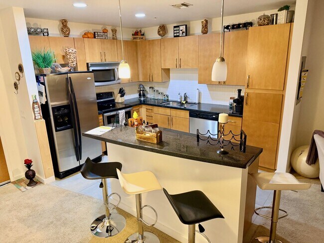 Building Photo - 300 S Australian Ave