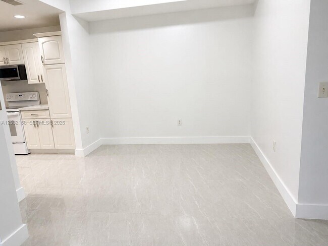 Building Photo - 16341 Malibu Dr