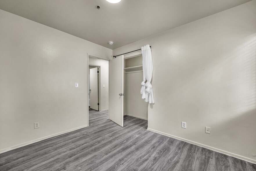 Building Photo - 5243 Huntington Dr N