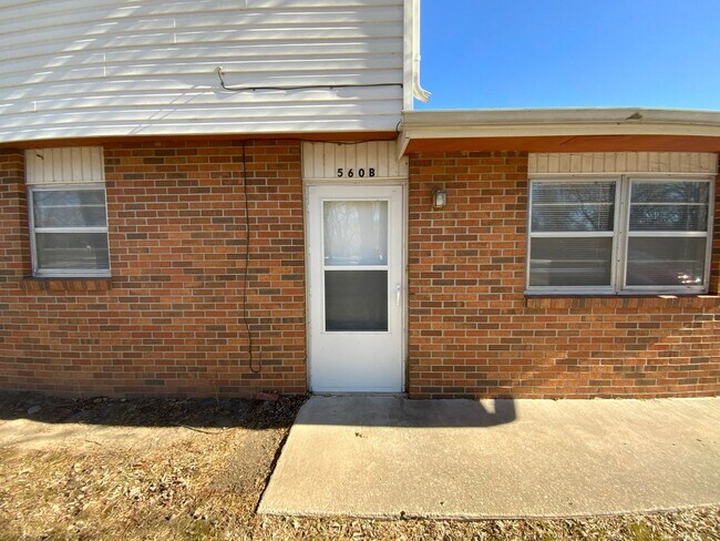 Building Photo - 560 NE Park Ln