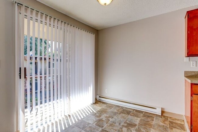 Building Photo - Remodeled 2x1 unit Ground level unit!