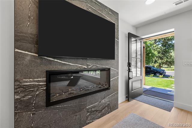 Building Photo - 550 S Franklin St