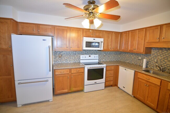 Building Photo - 1460 Elm St