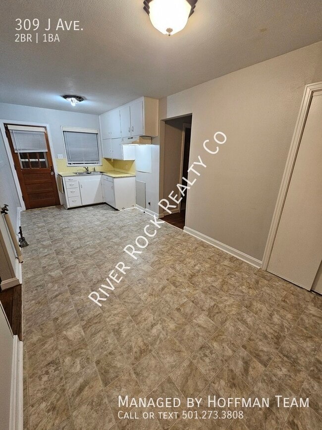 Building Photo - 309 W J Ave