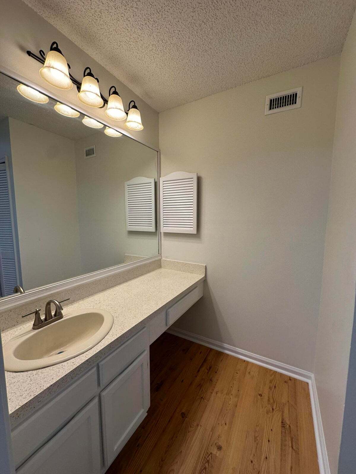 Building Photo - 9905 Pineapple Tree Dr