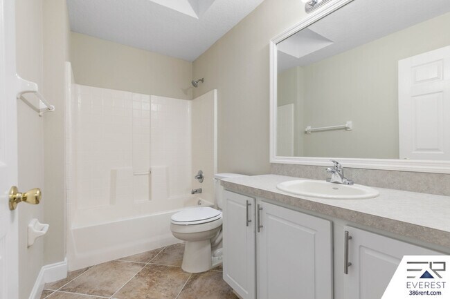 Building Photo - 25 Rainbrook Dr