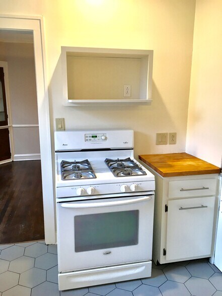 Building Photo - 2628 Traymore Rd