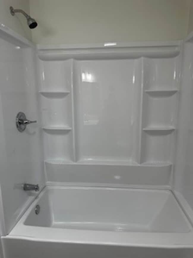 Building Photo - Newly Remodeled Home – Conveniently Located!