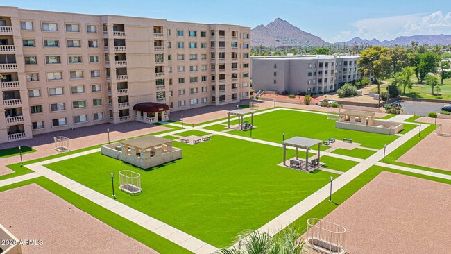 Building Photo - 7920 E Camelback Rd