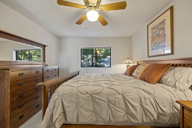 Building Photo - Fully Furnished 3 Bedroom Retreat in the Pines – Flexible 3–12 Month Lease