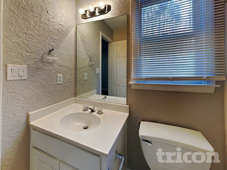 Building Photo - 4112 Trotters Way Dr