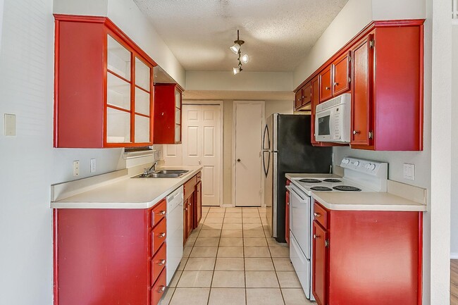 Building Photo - Great 2 Bed 2 Bath Townhouse in S Arlington- 76017