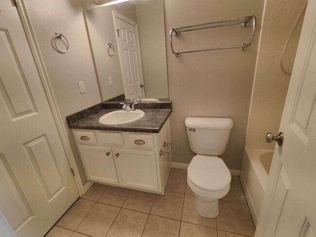 Building Photo - Spectacular 3-Bedroom Draper Townhouse with Garage