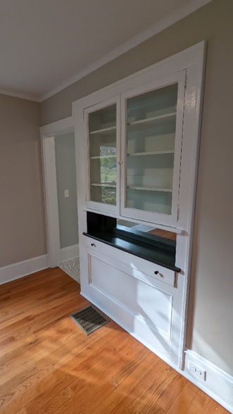 Building Photo - 25 Starnes Ave