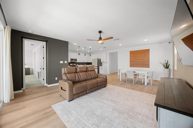 Building Photo - 191 Silverton Ln