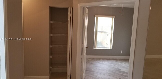 Building Photo - 1972 Oak Berry Cir