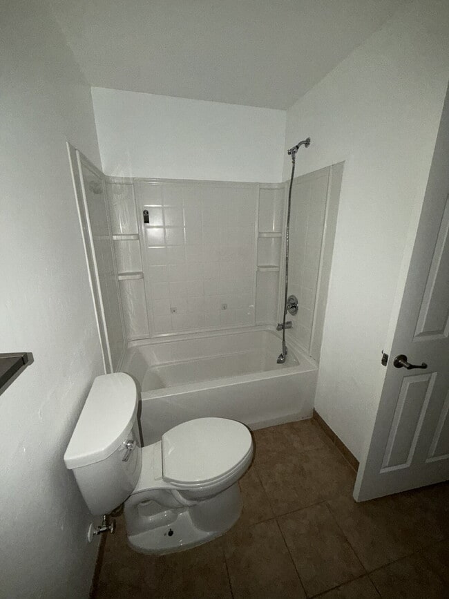 Building Photo - Charming Single-Story Home with Spacious Layout & Modern Comforts