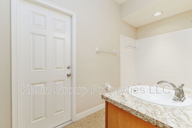 Building Photo - 2611 Highlands Creek Way