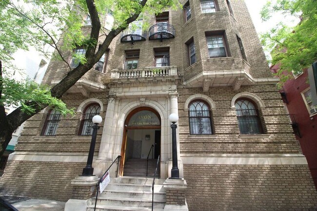 Building Photo - 6 E Read St