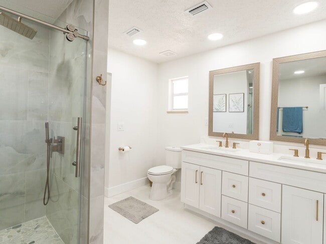 Building Photo - 1123 SW Oak Hollow Ct