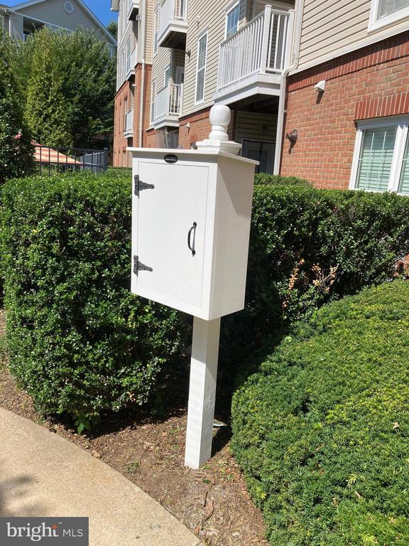 Building Photo - 7000 Falls Reach Dr