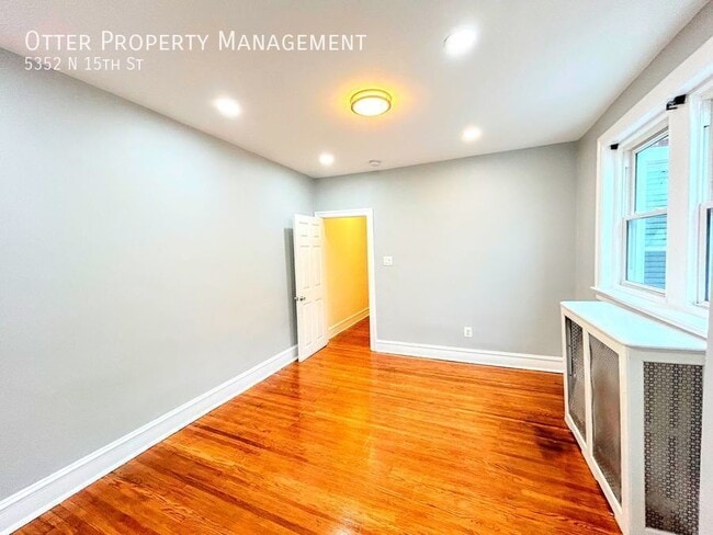 Building Photo - 5352 N 15th St