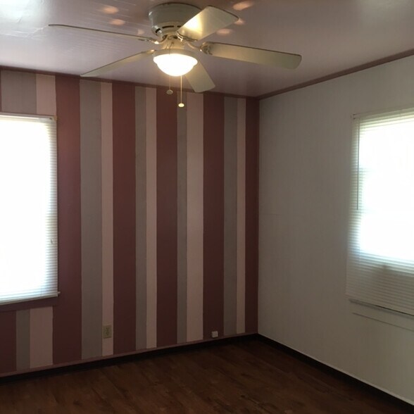 Building Photo - 507 W 1st St