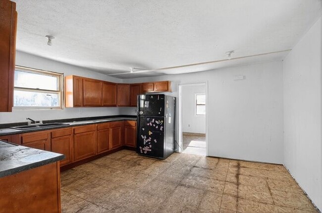 Building Photo - 2405 W 10th St