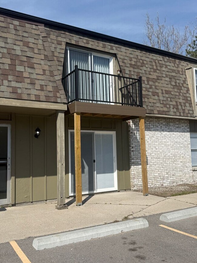 Building Photo - Comfortable 2BR Apartment in SW CoMo