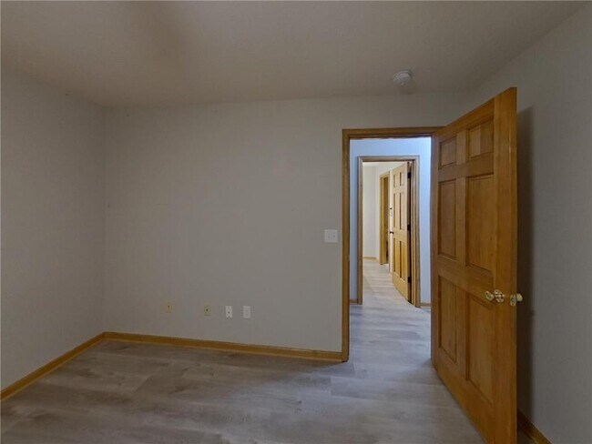 Building Photo - 16740 N Manor Rd