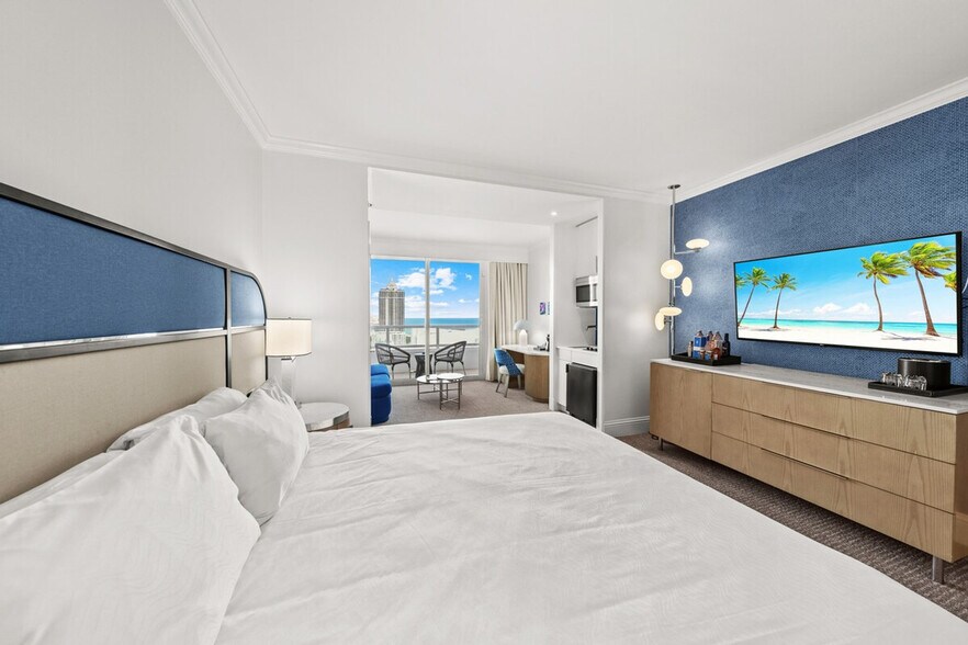 Building Photo - 4391 Collins Ave