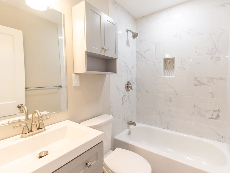 Bath - 114 Harding Ave