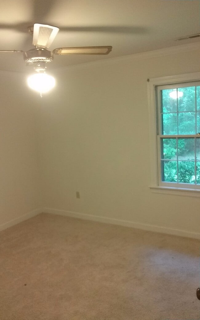 Building Photo - 3 Bedroom 2 bath Brick Ranch on 7.9 Acres ...