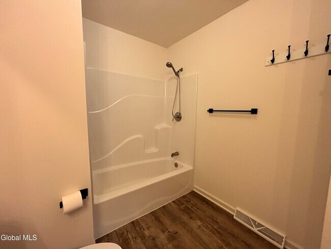 Building Photo - 587A Grooms Rd