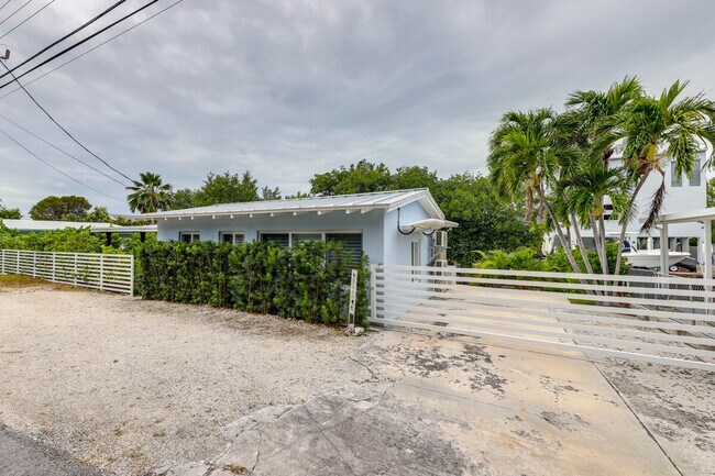 Building Photo - 205 Pirates Dr