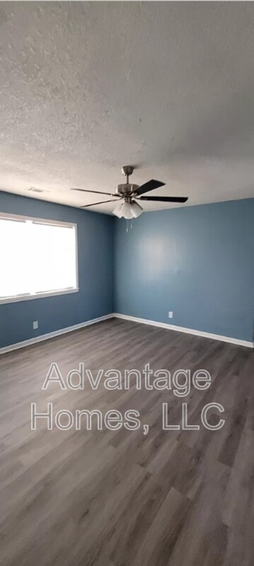 Building Photo - 744 N 70th St