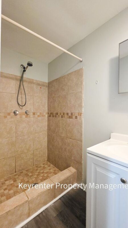 Building Photo - 142 N Bellaire Ave