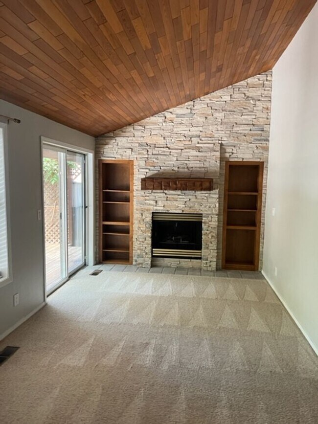 Building Photo - SINGLE LEVEL HOME W/ MANICURED YARD WITH  ...