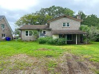 Building Photo - 1914 Capri Dr