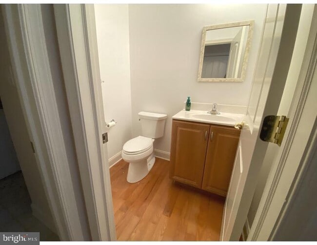 Building Photo - 216 Hoyer Ct