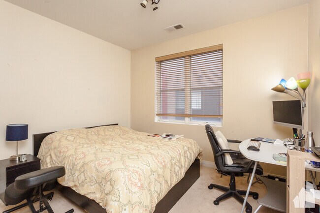 Building Photo - 648 W 16th St