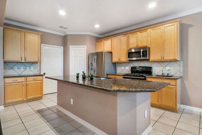 Building Photo - 7 Bellisima Ct