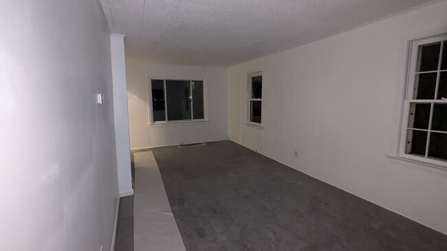 Building Photo - 2-Bedroom, 1-Bathroom Single Family Home f...